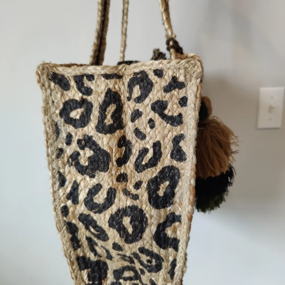 America & Beyond Handwoven Jute With Tassel - Picture 7 of 9